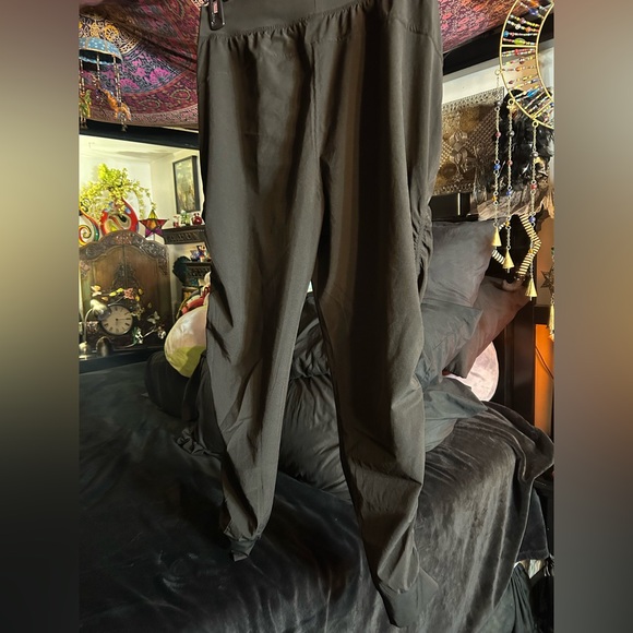 Velocity woman’s Black Joggers NWOT Size L - Picture 6 of 8